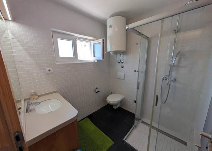 At Frapa Рогозница