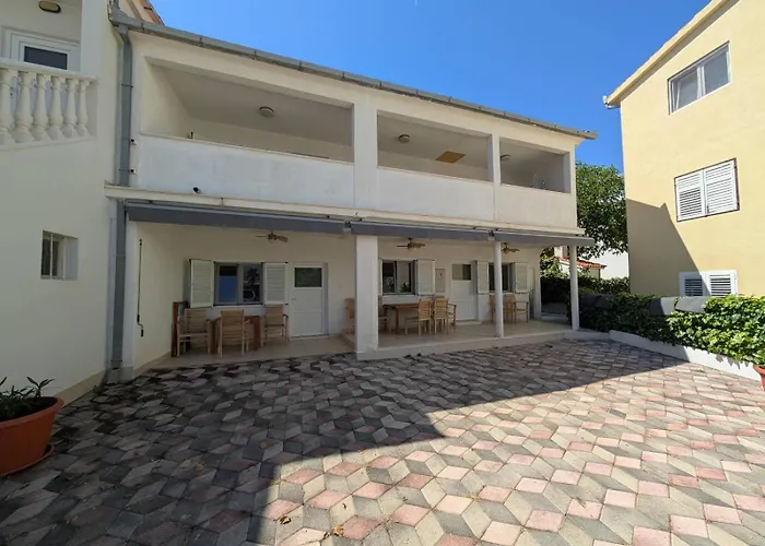 At Frapa Дом отдыха Рогозница